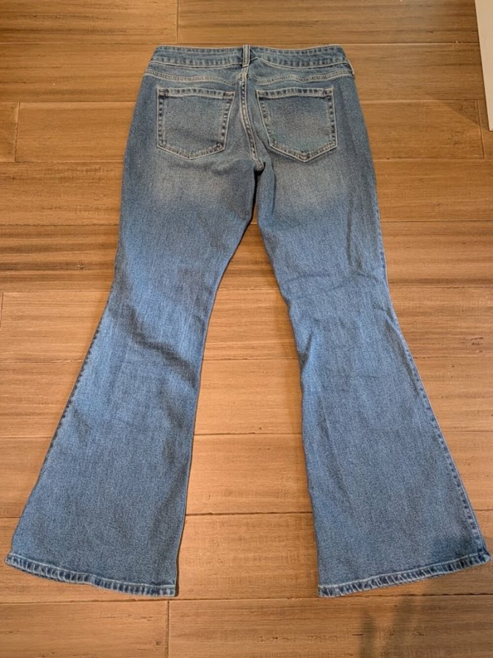 Ultra Low-Rise Medium Wash Flare Jeans - 6R - Picture 3 of 6